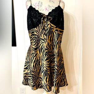 Kathy Ireland Zebra Print Spaghetti Strap Nightgown. XL